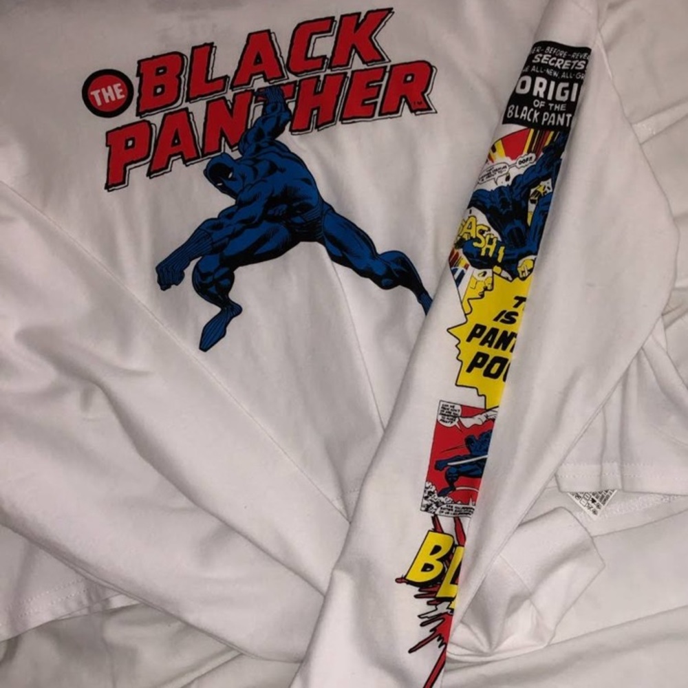 FOREVER 21 -BLACK PANTHER  CROP TOP